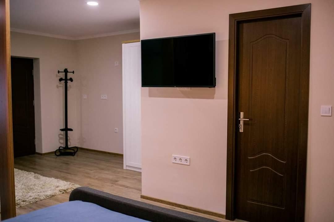 Отель Casa Claudia Sangeorgiu de Padure Экстерьер фото